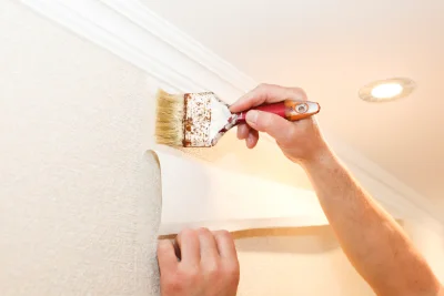 Pose de papier peint à Entre-deux-Monts — revêtements muraux et toiles de verre